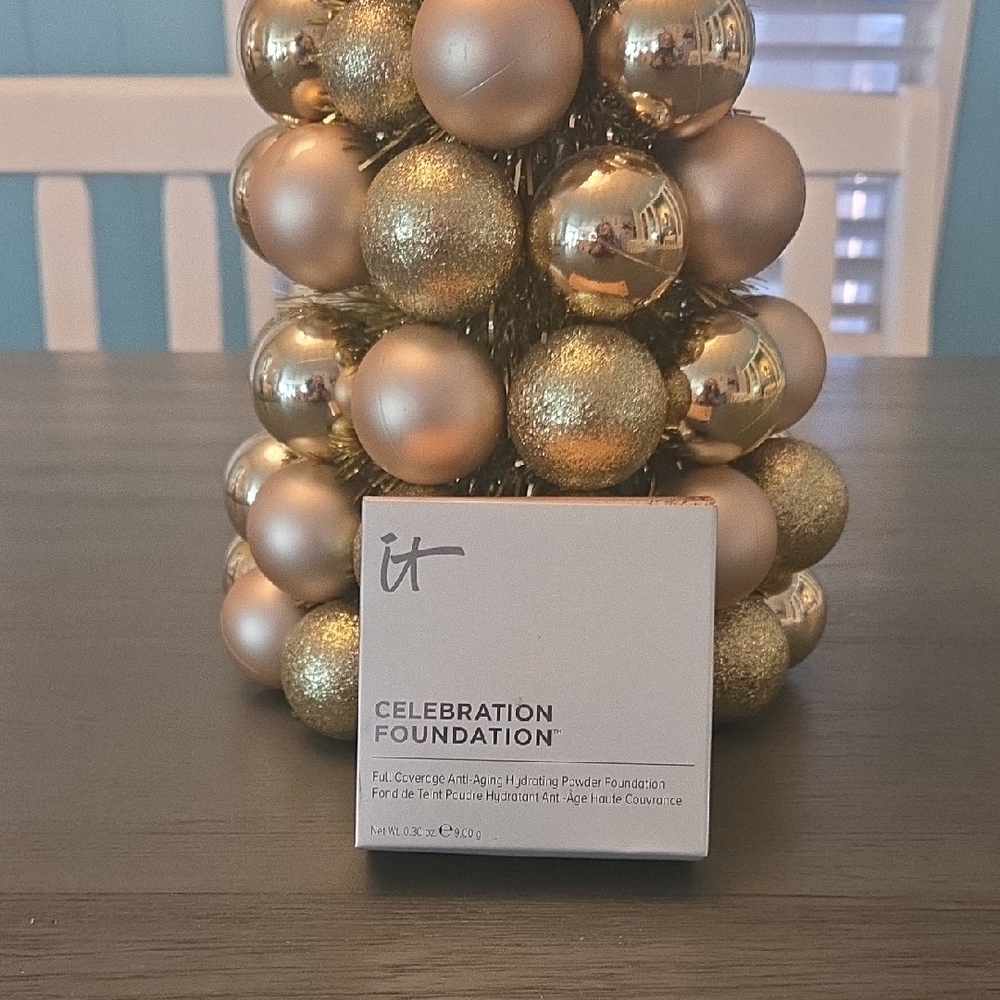 IT Cosmetics Celebration Foundation - Gold and Silver